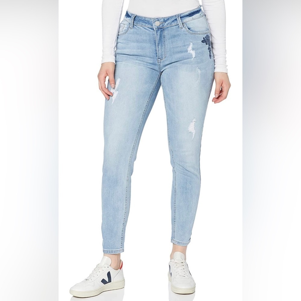 Find. Ladies jeans with hip embroidery 33X28